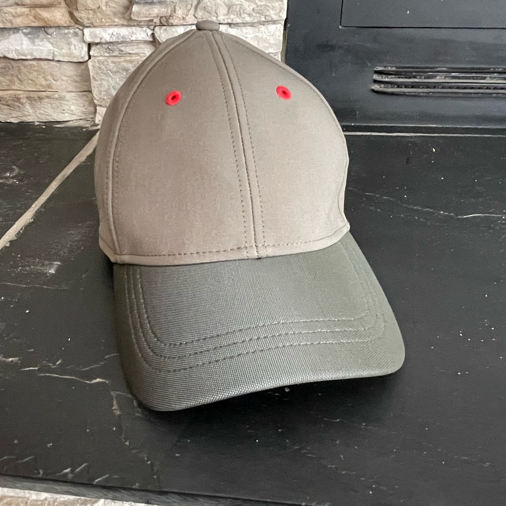 Lululemon Baller hat tags on army green